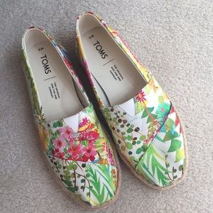 Toms espadrilles size 5